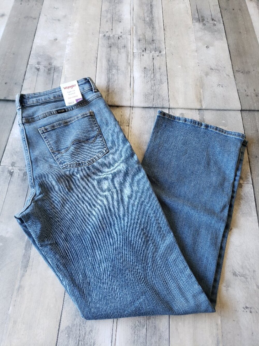 NWT -  Wrangler Women's High-Rise Bootcut Jean Free to Stretch Jeans - Size 14